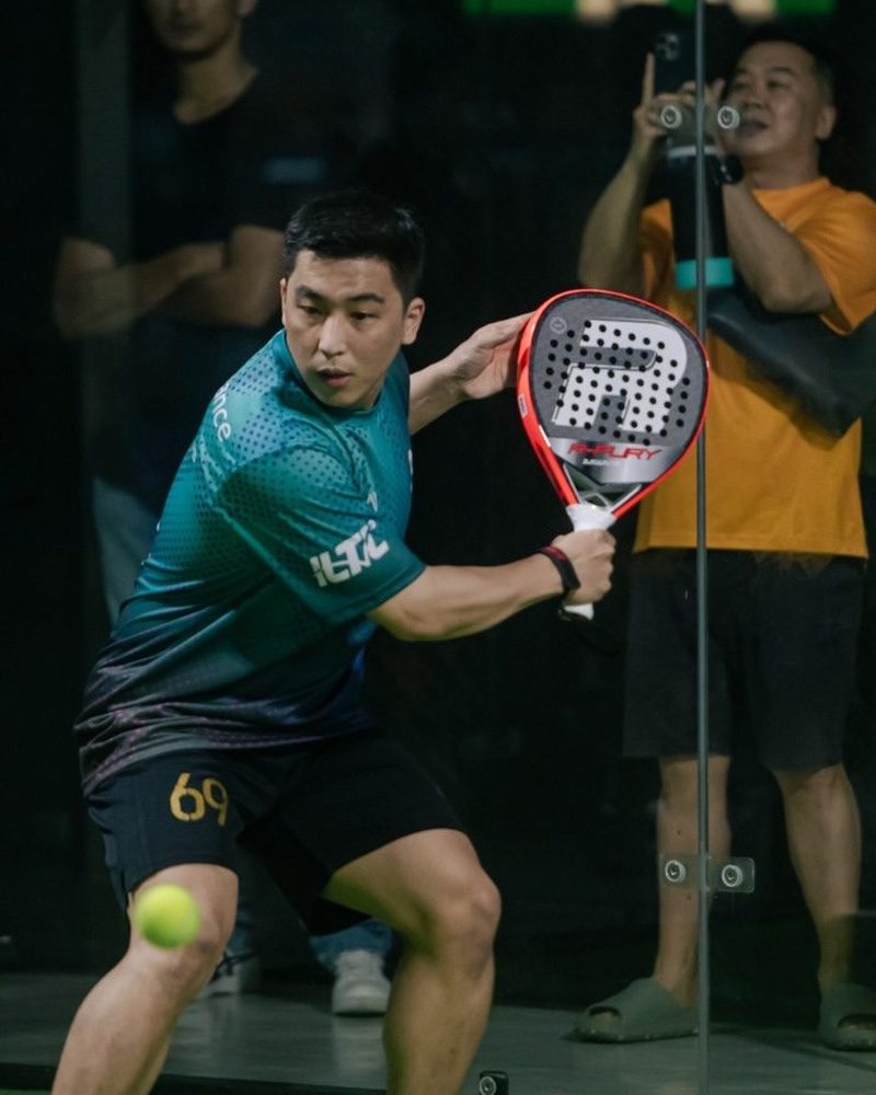 Player forehand swing